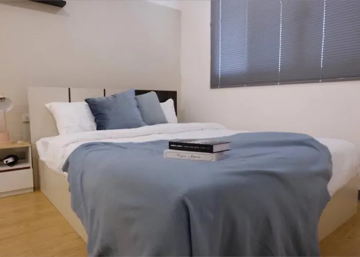Spacious 4brtownhouse Bts Onnut 10 Sleeps With Parking Apartamento Bangkok