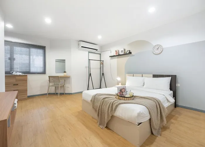 Spacious 4brtownhouse Bts Onnut 10 Sleeps With Parking * Bangkok