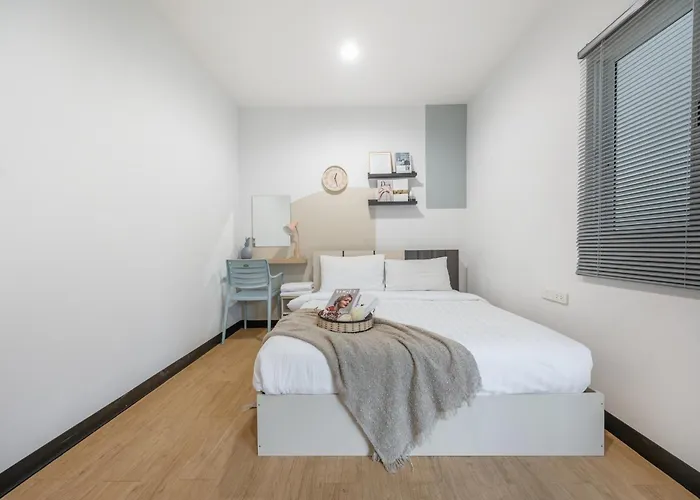 Spacious 4brtownhouse Bts Onnut 10 Sleeps With Parking Bangkok