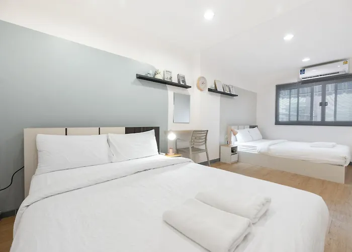 Spacious 4brtownhouse Bts Onnut 10 Sleeps With Parking Bangkok